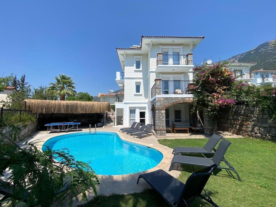 Large With Private Heated Outdoor Pool *